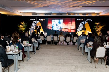 Conferencia: Liderando hacia el siguiente nivel
